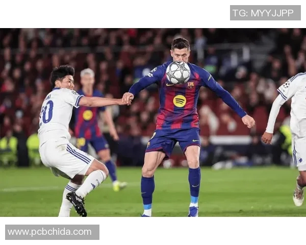 莱万回归诺坎普为巴萨进球拜仁球迷怒斥其背叛与忘恩负义